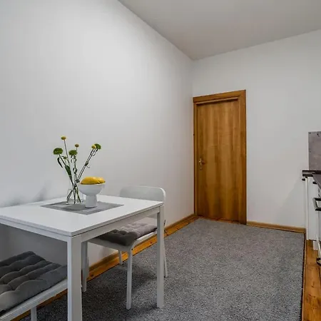 Domillion 1bdr Traku Str Apt&free Parking Tr135