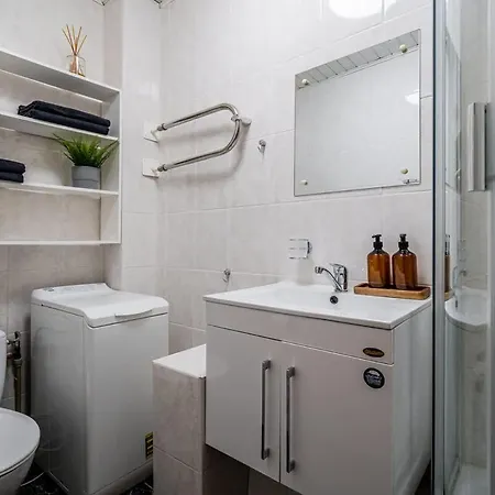 Apartment Domillion 1bdr Traku Str Apt&free Parking Tr135