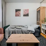 Domillion 1bdr Traku Str Apt&free Parking Tr135 דירה *